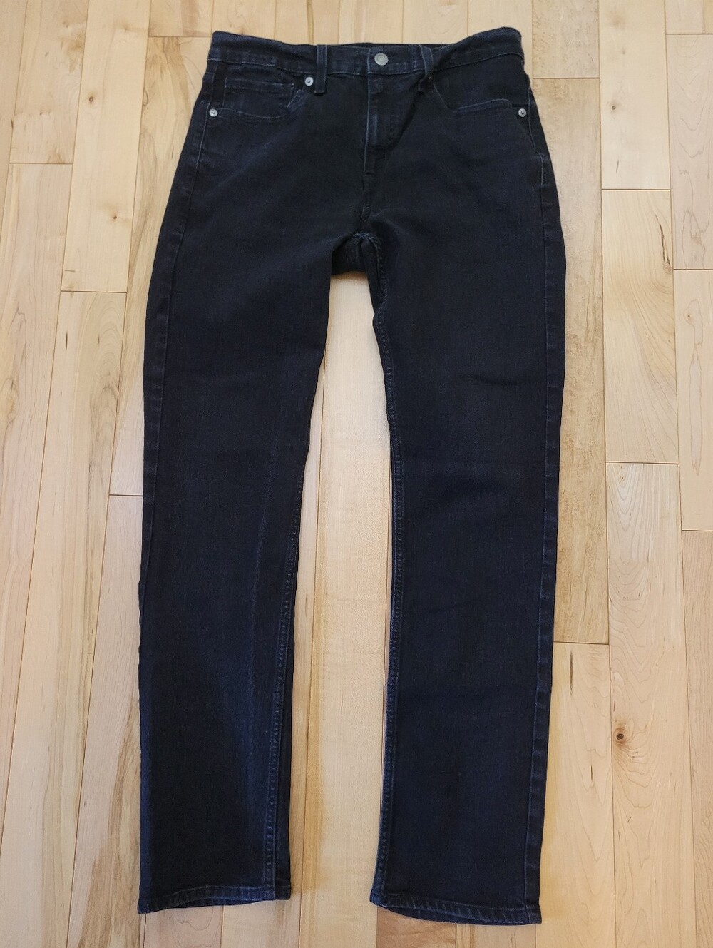 Levi's men's size 32 x 32 slim fit black jeans